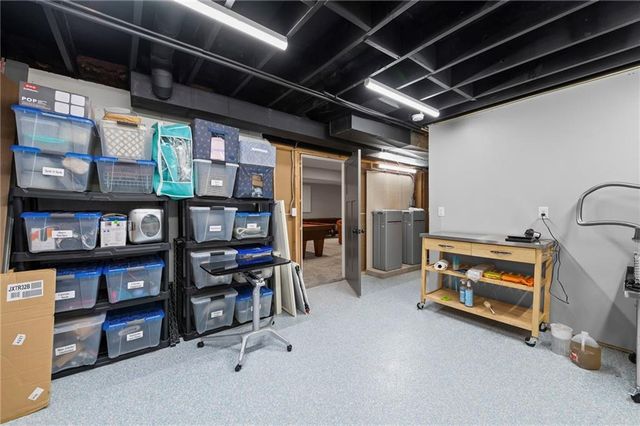 318 Lakeside Drive, Liberty, MO 64068