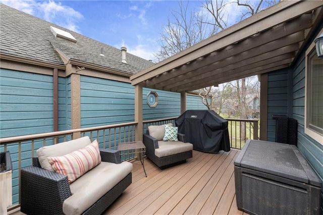 318 Lakeside Drive, Liberty, MO 64068