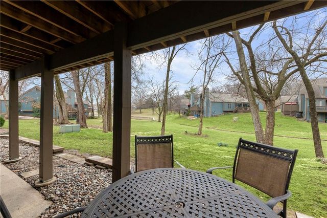 318 Lakeside Drive, Liberty, MO 64068