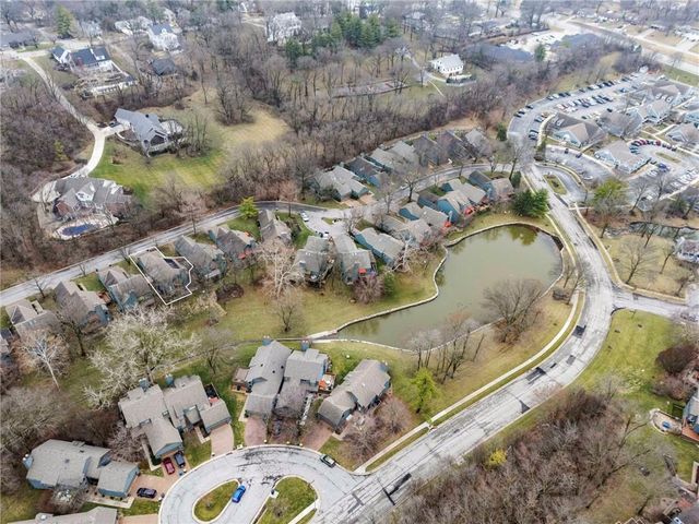 318 Lakeside Drive, Liberty, MO 64068