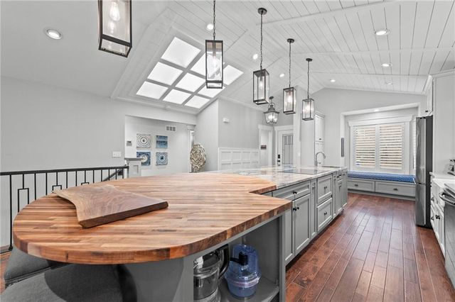 318 Lakeside Drive, Liberty, MO 64068