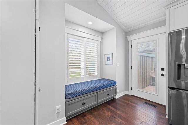 318 Lakeside Drive, Liberty, MO 64068