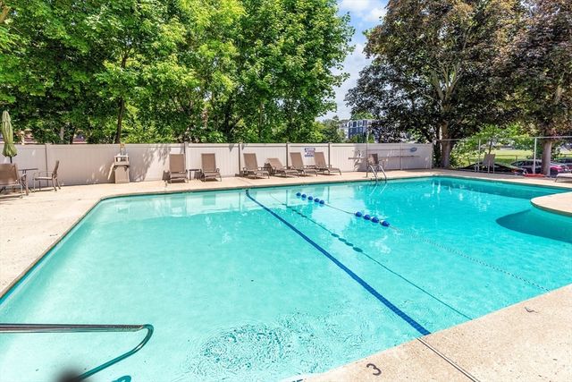 51 Melrose St 4D, Melrose, MA 02176