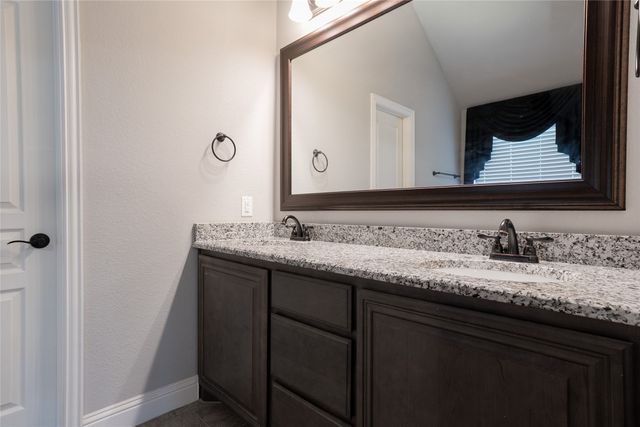 501 Lakeview Drive, Alvarado, TX 76009