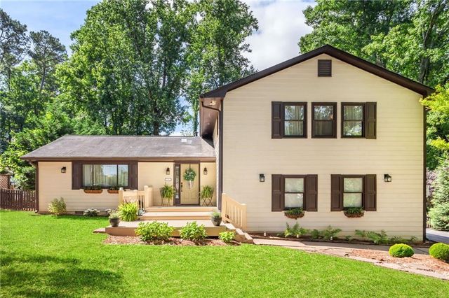 2262 Stag Run, Suwanee, GA 30024