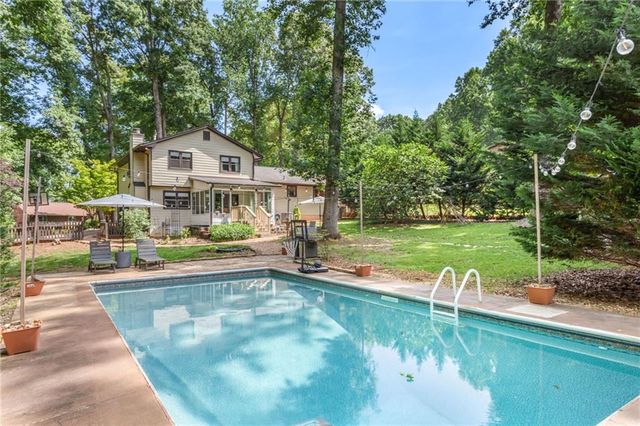 2262 Stag Run, Suwanee, GA 30024