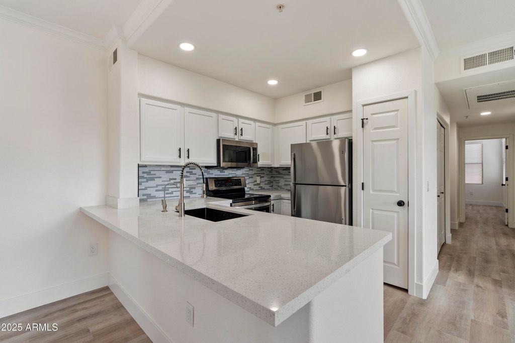 20100 N 78TH Place 2104, Scottsdale, AZ 85255