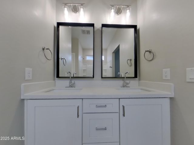 1349 N PARKCREST Circle, Mesa, AZ 85205