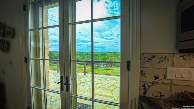 925 Martingale Trail, Bandera, TX 78003