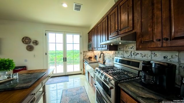 925 Martingale Trail, Bandera, TX 78003