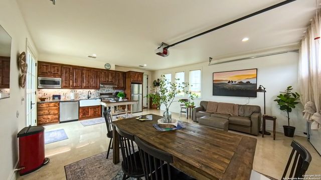 925 Martingale Trail, Bandera, TX 78003
