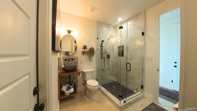 925 Martingale Trail, Bandera, TX 78003