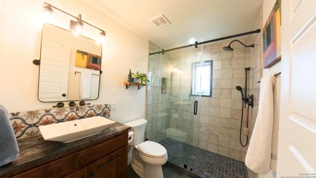 925 Martingale Trail, Bandera, TX 78003