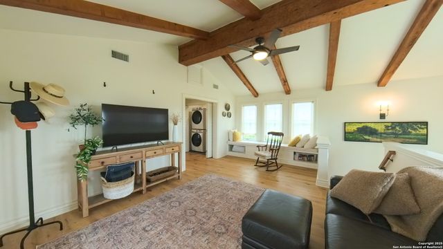 925 Martingale Trail, Bandera, TX 78003