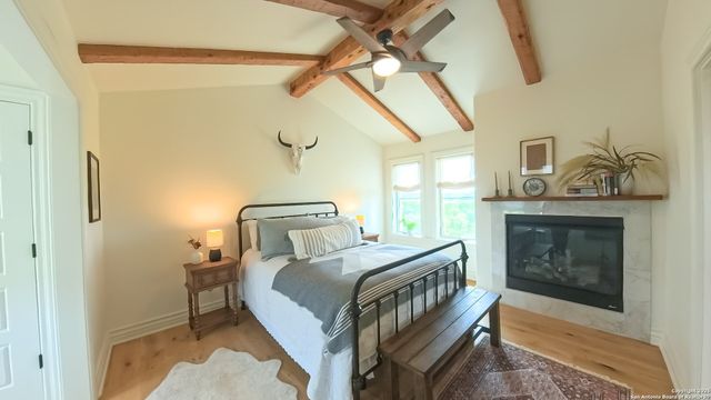 925 Martingale Trail, Bandera, TX 78003