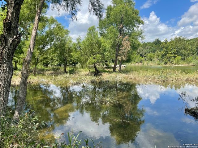 925 Martingale Trail, Bandera, TX 78003