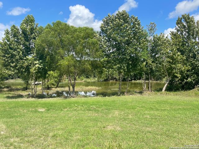 925 Martingale Trail, Bandera, TX 78003