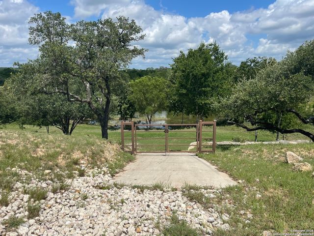 925 Martingale Trail, Bandera, TX 78003