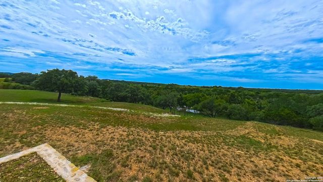 925 Martingale Trail, Bandera, TX 78003