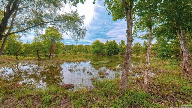 925 Martingale Trail, Bandera, TX 78003