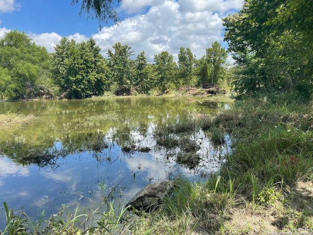925 Martingale Trail, Bandera, TX 78003