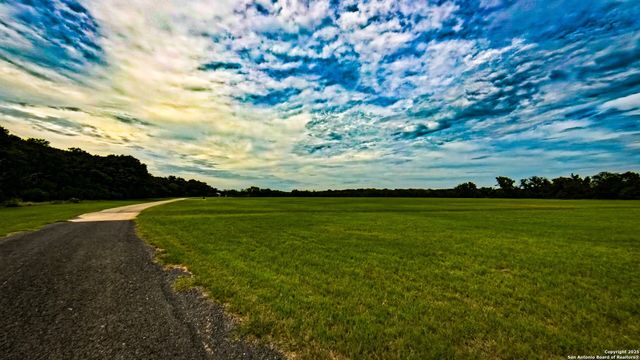 925 Martingale Trail, Bandera, TX 78003