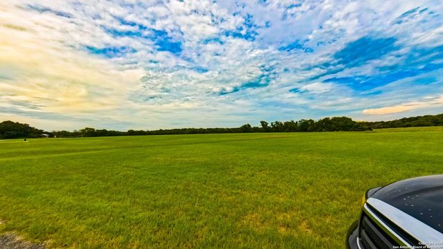 925 Martingale Trail, Bandera, TX 78003