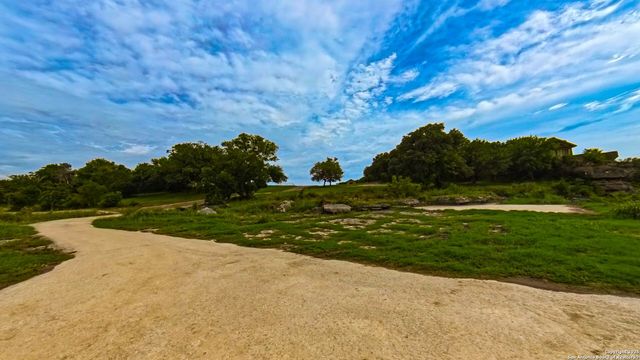 925 Martingale Trail, Bandera, TX 78003