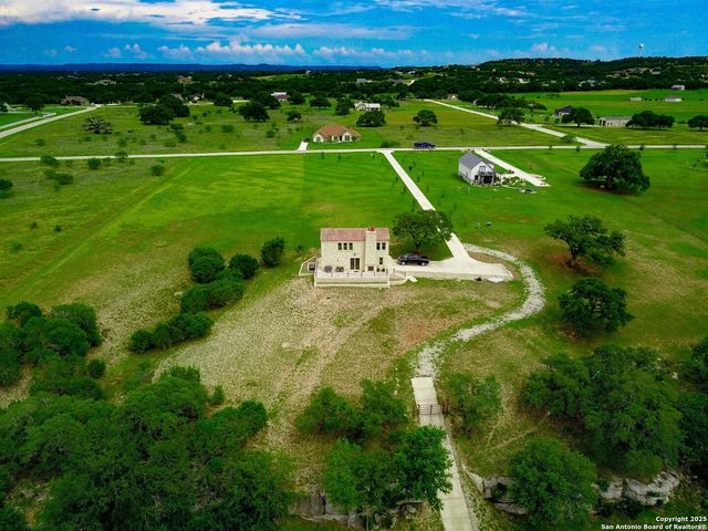 925 Martingale Trail, Bandera, TX 78003