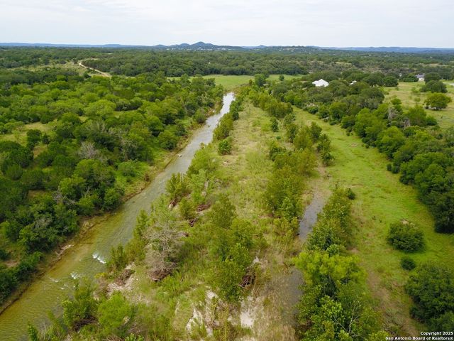 925 Martingale Trail, Bandera, TX 78003