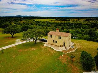 925 Martingale Trail, Bandera, TX 78003
