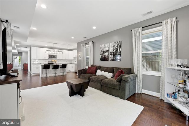 1902 N NELSON ST N, Arlington, VA 22207