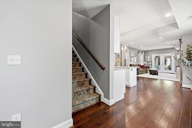 1902 N NELSON ST N, Arlington, VA 22207