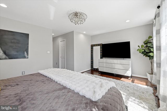 1902 N NELSON ST N, Arlington, VA 22207