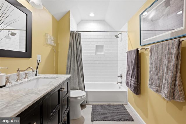 1902 N NELSON ST N, Arlington, VA 22207