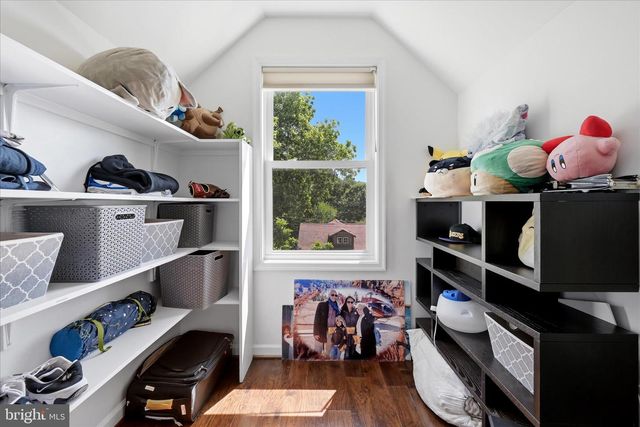 1902 N NELSON ST N, Arlington, VA 22207
