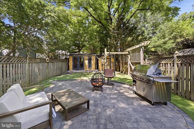 1902 N NELSON ST N, Arlington, VA 22207