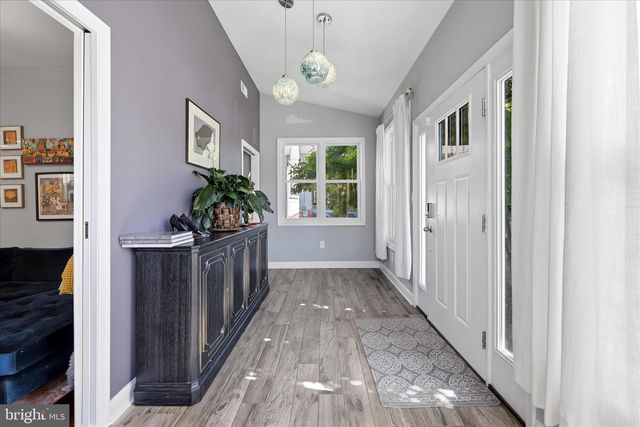 1902 N NELSON ST N, Arlington, VA 22207