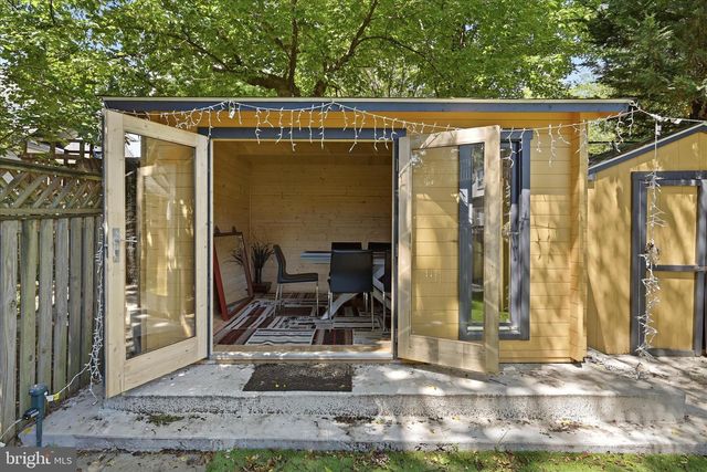 1902 N NELSON ST N, Arlington, VA 22207