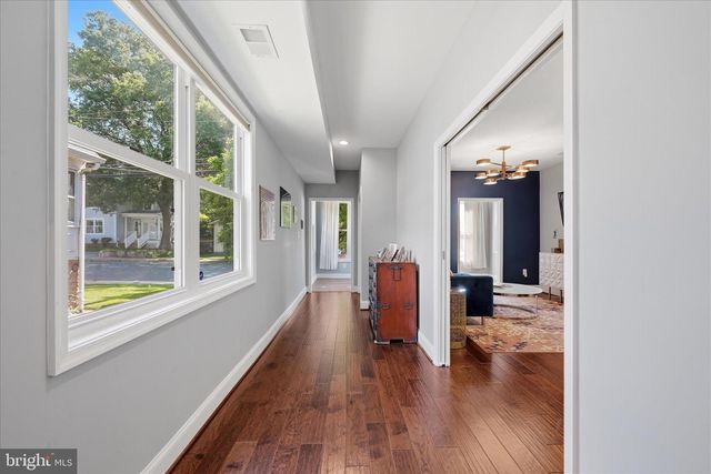 1902 N NELSON ST N, Arlington, VA 22207