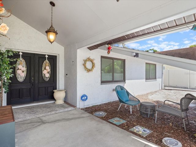 8305 PALMA VISTA LANE, Tampa, FL 33614