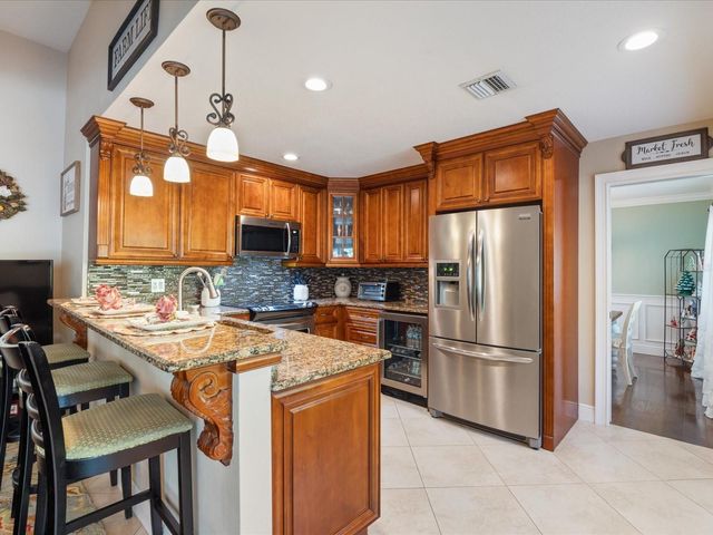 8305 PALMA VISTA LANE, Tampa, FL 33614