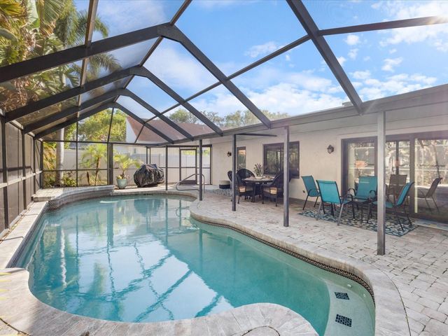 8305 PALMA VISTA LANE, Tampa, FL 33614