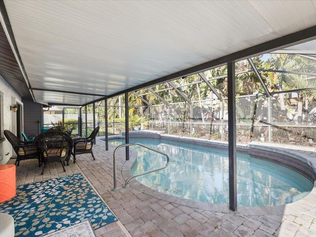 8305 PALMA VISTA LANE, Tampa, FL 33614