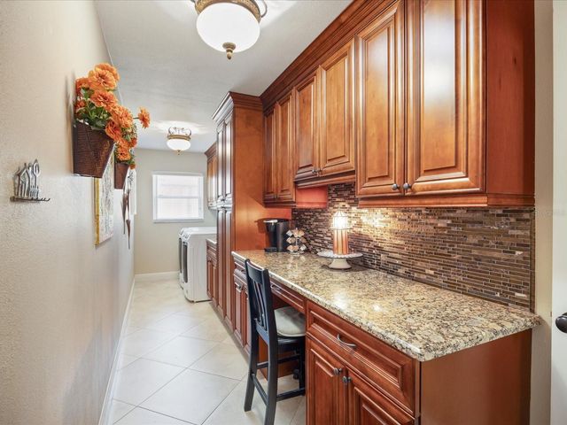 8305 PALMA VISTA LANE, Tampa, FL 33614