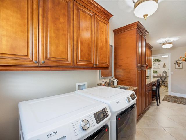 8305 PALMA VISTA LANE, Tampa, FL 33614