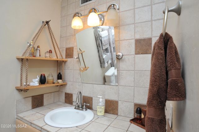 5230 N La Canada, Tucson, AZ 85704