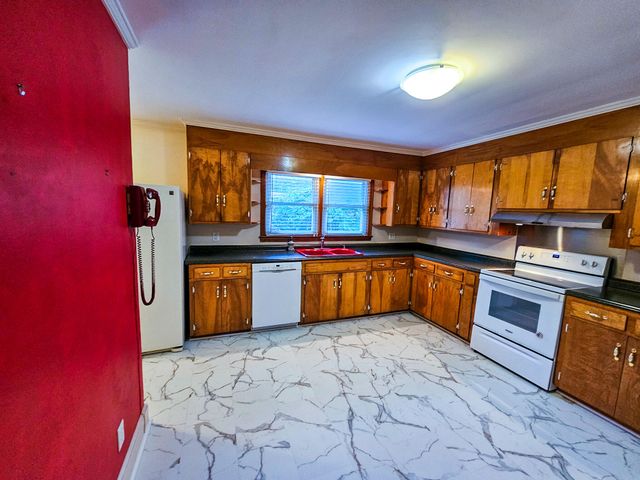 208 Holly Road, Walterboro, SC 29488