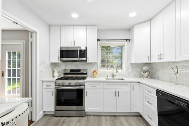 33 Carol Rd, Westfield Town, NJ 07090