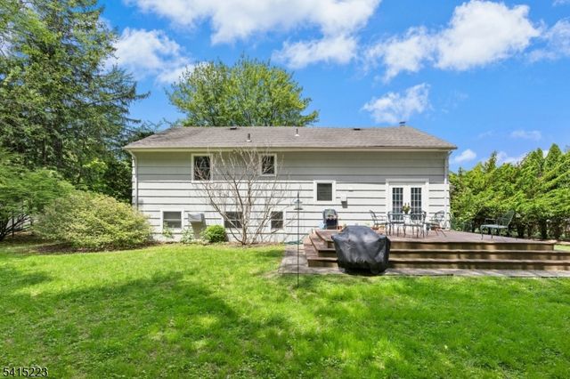 33 Carol Rd, Westfield Town, NJ 07090